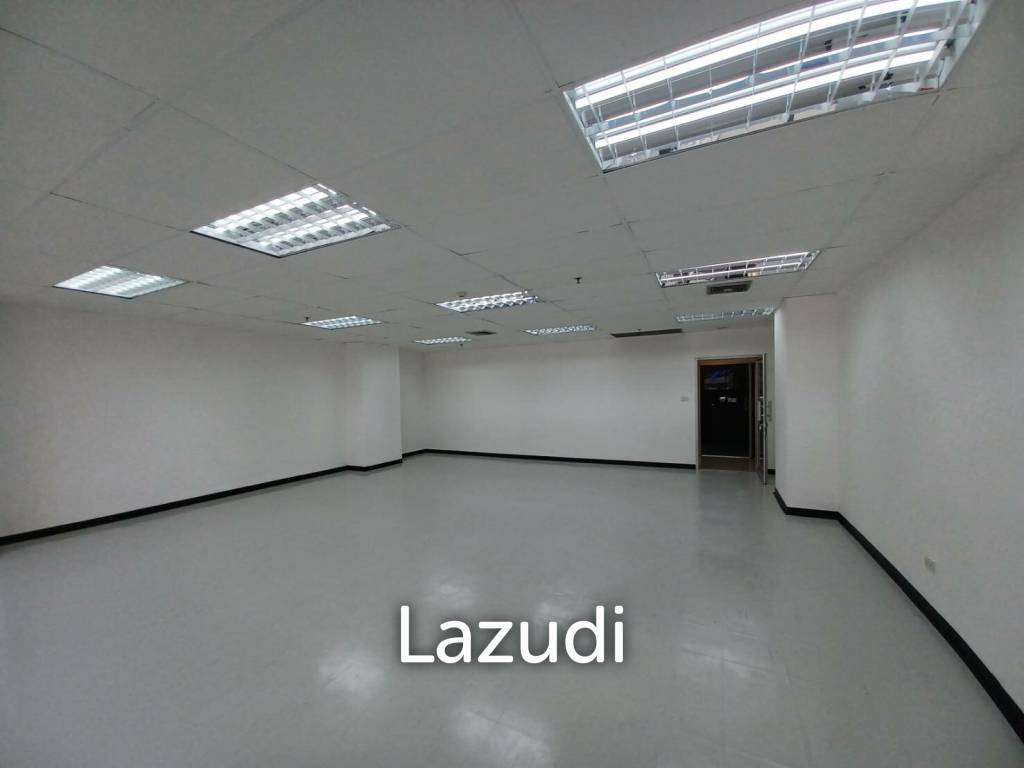picture Office space for rent at Sino-Thai Tower unit 8B  size 78 Sqm - 4/5