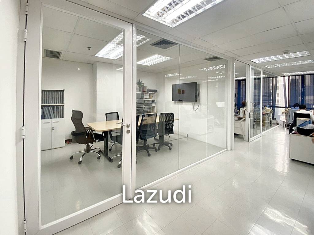 picture Office space for rent in Watthana - 1/7