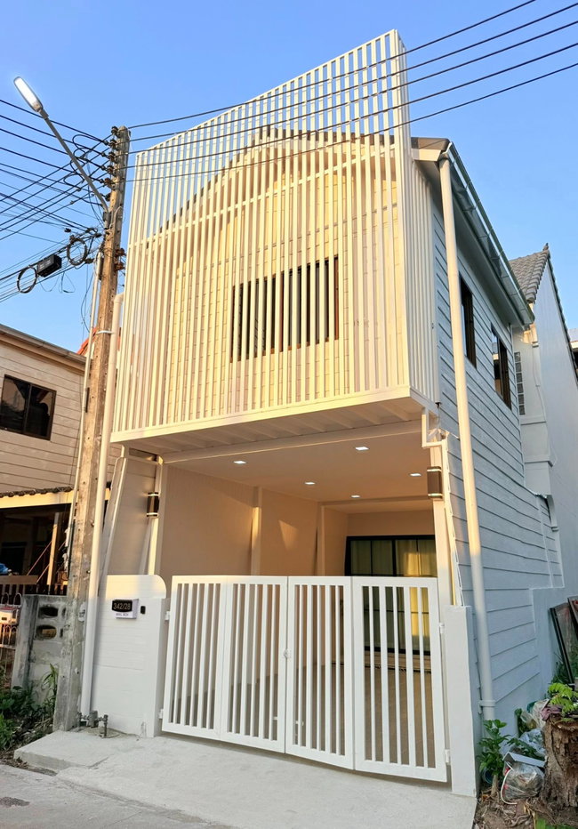รูป 🔥ขาย บ้านทาวน์เฮ้าส์ 2 ชั้น Ngamcharoen 13 งามเจริญ 13 🌳 บรรยากาศร่มรื่น เป็นส่วนตัว พร้อมของแถมหลายรายการ - รูปที่ 1/20