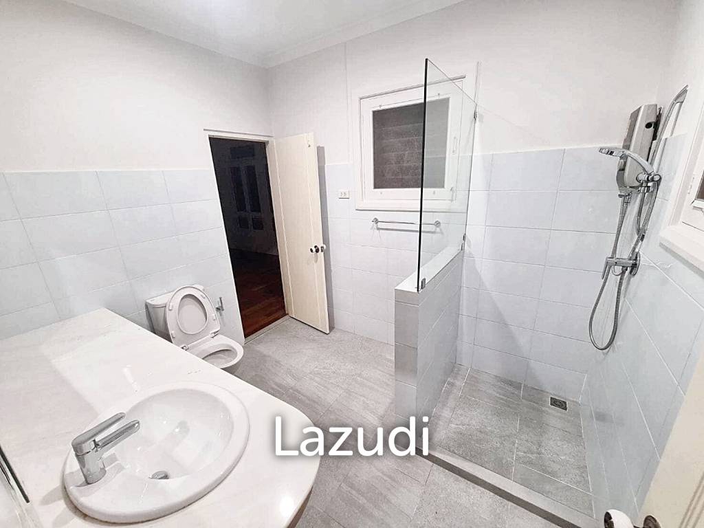 รูป 4 Bed 4 Bath 650 SQ.M House in Soi Sukhumvit 44 - รูปที่ 7/19