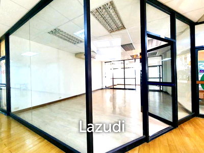 Office for rent Surawong Road : 58 SQ.M Office at Charn Issara Tower 1