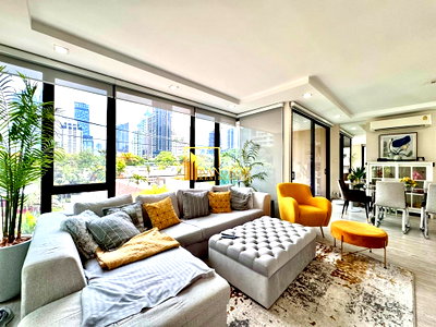 ขายคอนโด : O2 Hip | Stylish 2 Bed Condo For Sale Near BTS Phloenchit - BR2778CD