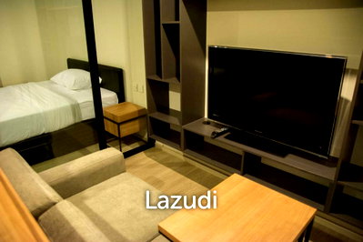 Condos for rent : 28 sqm modern 1 bedroom condo on 7th floor at Maestro 02 Ruamrudee Lumpini Bangkok