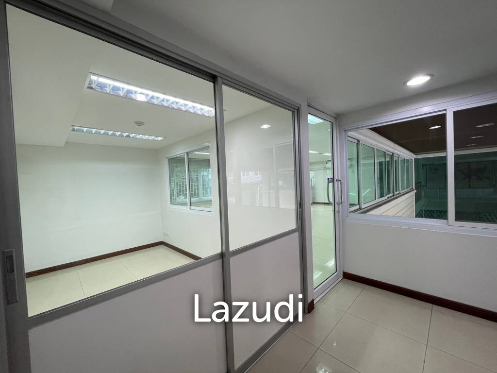 รูป Prime 90 sq.m. Office Space in Sathorn, Bangkok – Near BTS and Business Centre - รูปที่ 5/7