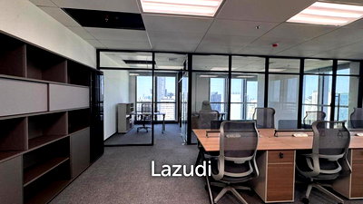 Office for rent University of the Thai Chamber of Commerce : 111 sqm modern high floor office in Huai Khwang Bangkok