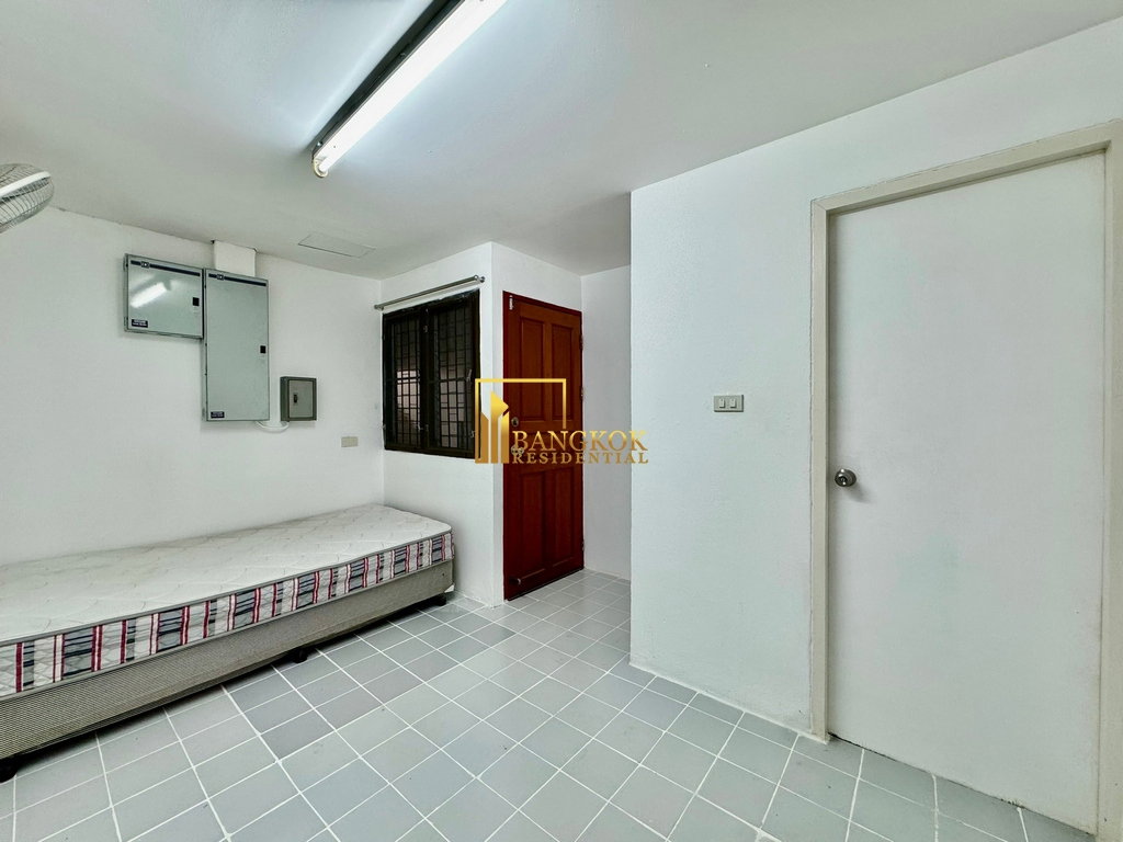 รูป Enormous 4 Bedroom Apartment Located in Phrom Phong Area - BR0765AP - รูปที่ 35/58