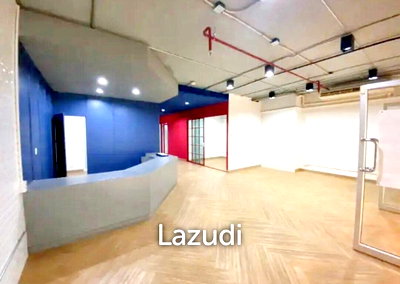 Office for rent วิทยาลัยพิบูลประชาสรรค์แผนกประถม : Luxury Office Space for rent in Watthana
