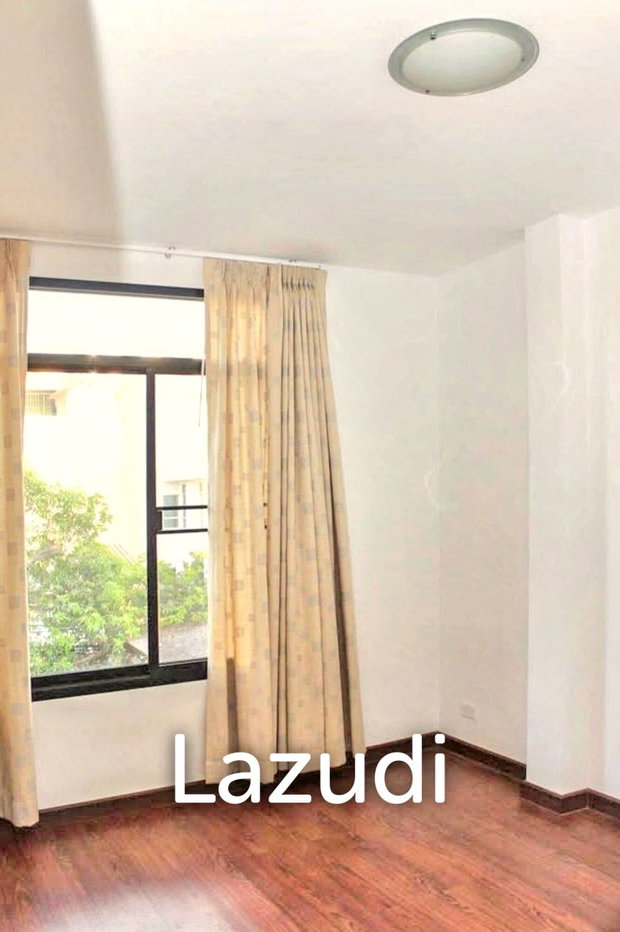 รูป 4 bed 3 bath 270 SQ.M. Townhouse in Phaya Thai Bangkok - รูปที่ 23/29