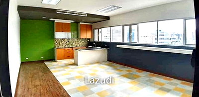Office for rent วิทยาลัยพิบูลประชาสรรค์แผนกประถม : Ultra Luxury Trendy Office Space in Watthana