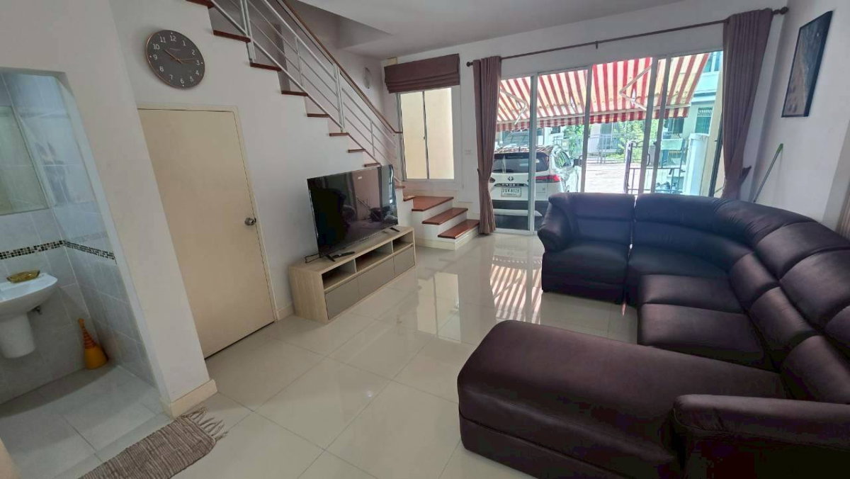 รูป T 1510 ให้เช่า ทาวน์โฮม 3 ชั้น ม.บ้านกลางเมือง​เอสเซนส์ วงแหวนลาดกระบัง เฟอร์นิเจอร์ใหม่ทั้งหลัง ราคา 22,000 บาท - รูปที่ 3/22