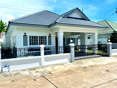 Houses for sale Bang Lamung Chonburi : "Newly renovated detached house, ready to move in. Nong Pla Lai, Bang Lamung, Chonburi."