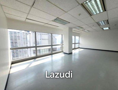Office for rent วิทยาลัยพิบูลประชาสรรค์แผนกประถม : 52 sqm Corner Office for Rent in Sermmit Tower Sukhumvit Asoke Bangkok