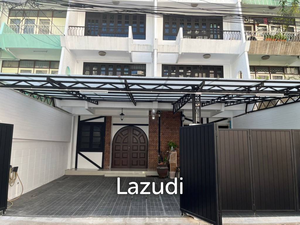 picture Luxurious 4-Storey Townhouse in Sathon Bangkok - 1/10