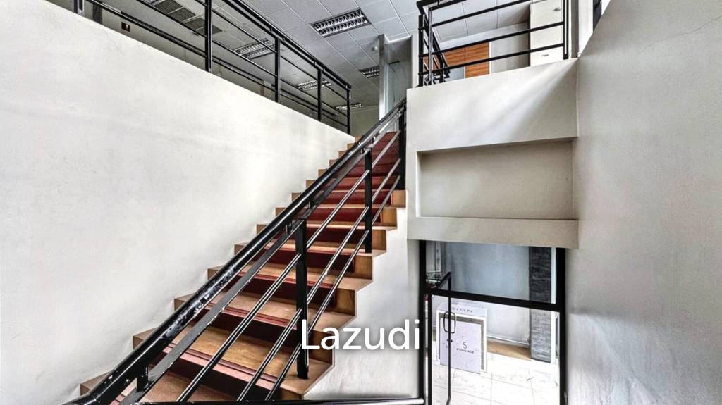 picture Ultra Luxury Bangkok Office Space on Ekamai Road - 6/19