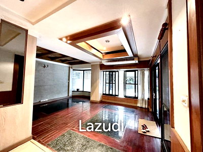 เช่าทาวน์โฮม โรงเรียนเซนต์แอนดรูส์อินเตอร์เนชันแนล กรุงเทพ : 6 Bed 6 Bath 500 SQ.M Townhouse in Thonglor