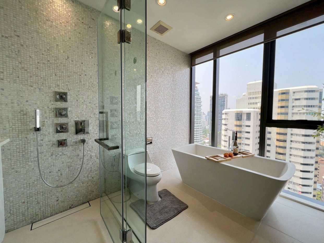 รูป LTHC15434 – Ultra Luxury Condo for Rent Phrom Phong | Exclusive City Lifestyle | Near BTS Phrom Phong | 160,000 THB - รูปที่ 3/5