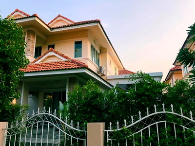 ขายบ้านเดี่ยว : ขายด่วน บ้าน 3 ห้องนอน พร้อมออฟฟิศ ใกล้เมือง
