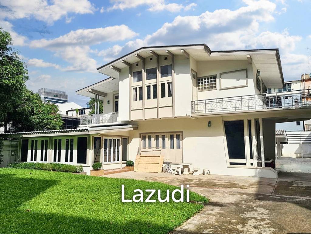 รูป 4 Bed 4 Bath 650 SQ.M House in Soi Sukhumvit 44 - รูปที่ 1/19