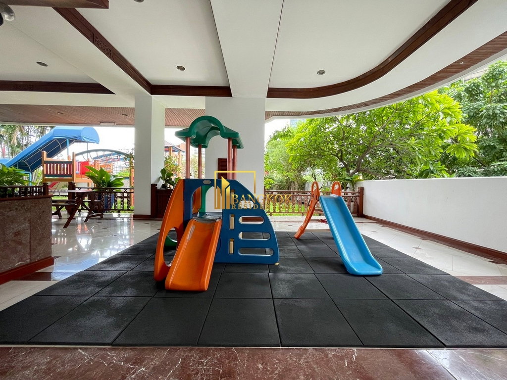 รูป Enormous 4 Bedroom Apartment Located in Phrom Phong Area - BR0765AP - รูปที่ 51/58