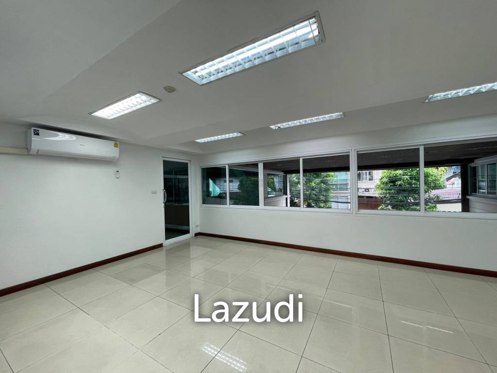 รูป Prime 90 sq.m. Office Space in Sathorn, Bangkok – Near BTS and Business Centre - รูปที่ 4/7