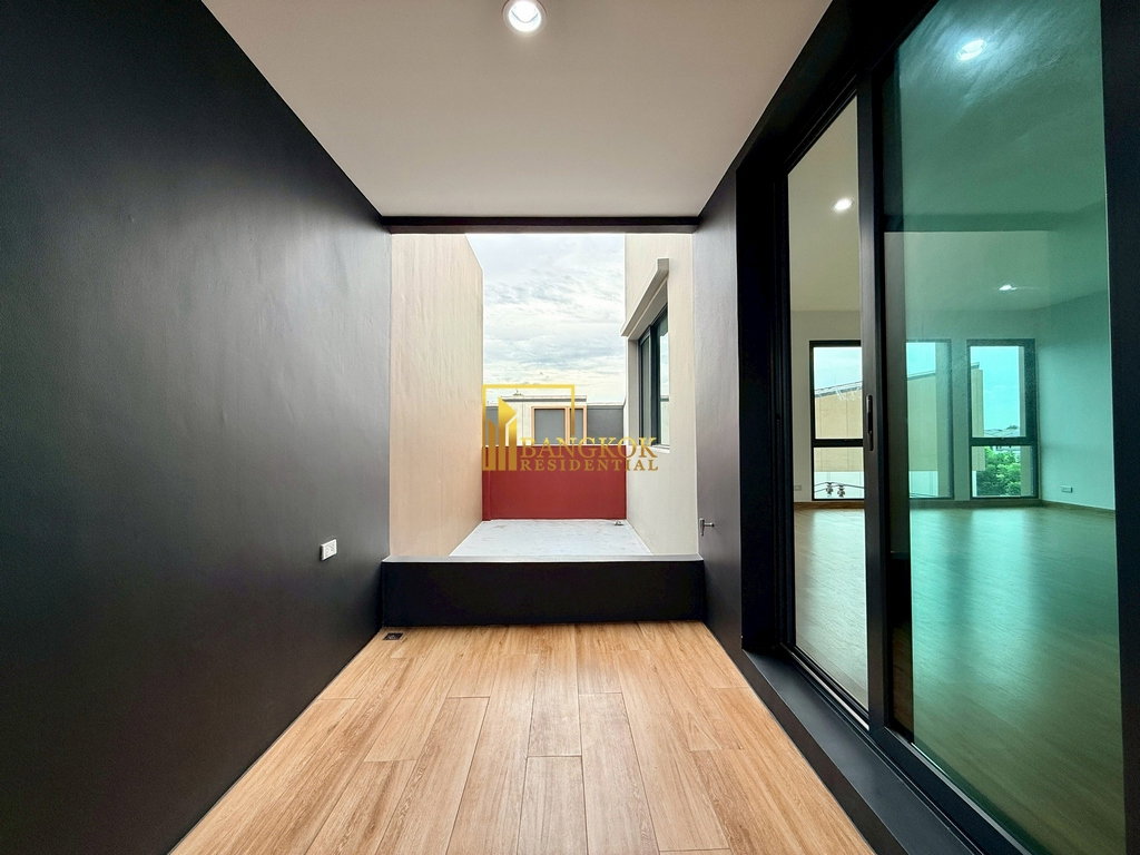 รูป Baan Klang Muang Classe | Modern 3 Bed Townhouse in On Nut - BR49066TH - รูปที่ 40/55