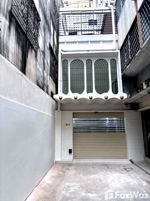Townhouses for sale Rama 4 Road : 4 Bedroom Townhouse for sale in Wang Mai, Bangkok  6262669