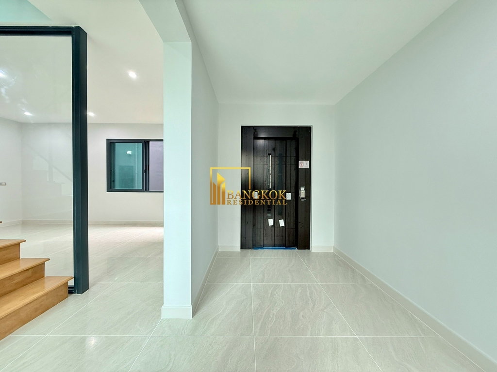 รูป Baan Klang Muang Classe | Modern 3 Bed Townhouse in On Nut - BR49066TH - รูปที่ 11/55