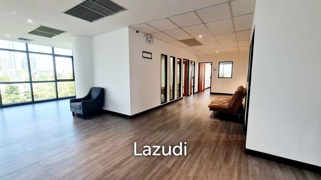picture Premium Luxury Office Space for rent in Phrakhanong - 4/14