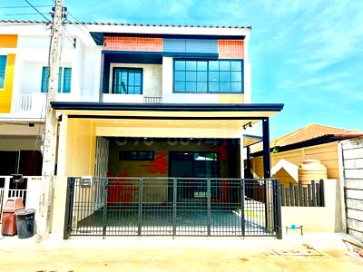 Townhouses for sale Pathumthani : FOR SALE  TOWNHOUSE PROPERTY  2950000 BAHT.