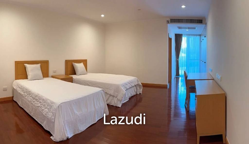 รูป Spacious 580 sqm 4-Bed Apartment on 16th Floor at GM Height Khlong Toei Bangkok - รูปที่ 9/13