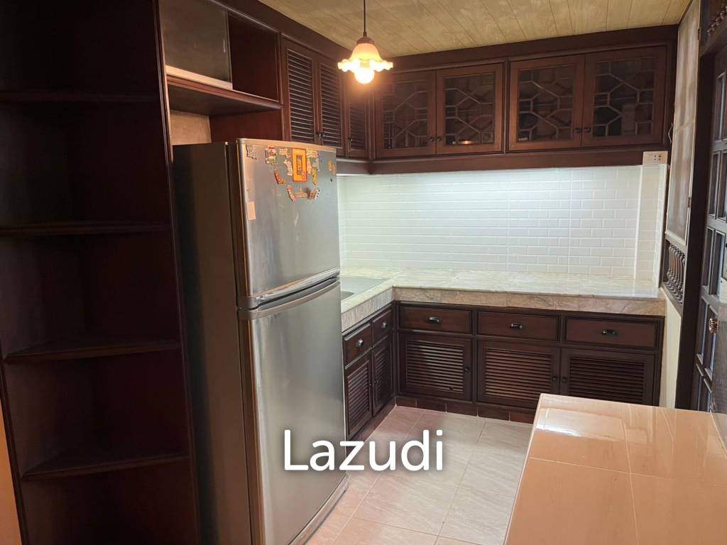 picture Luxurious 4-Storey Townhouse in Sathon Bangkok - 5/10