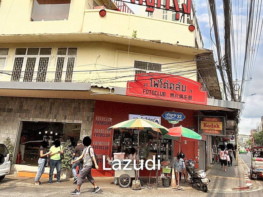 รูป ทาวน์เฮ้าส์มุมตึก 3 ชั้น 160 ตร.ม. ย่านบางรัก เหมาะลงทุนรีโนเวท - รูปที่ 1/12