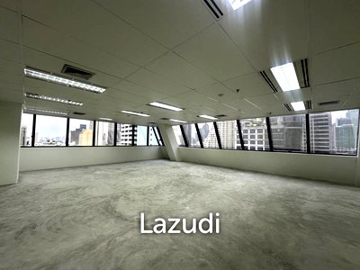 Office for rent Lumpini Park : Spacious Modern Office in Si Lom Bang Rak Bangkok