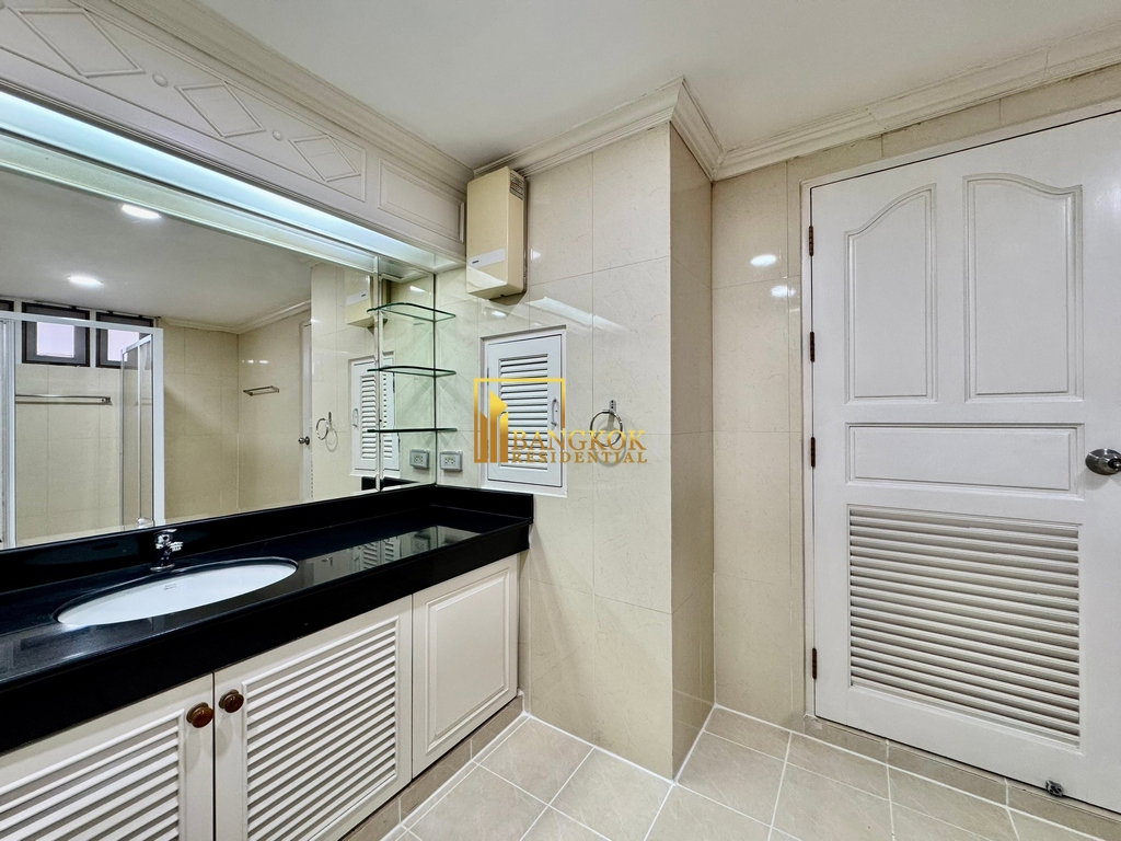 รูป Enormous 4 Bedroom Apartment Located in Phrom Phong Area - BR0765AP - รูปที่ 19/58