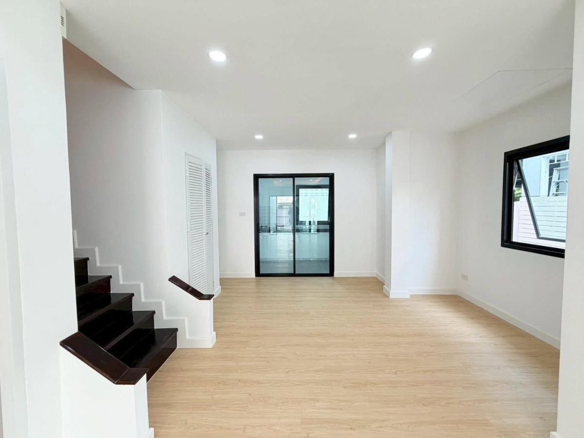 รูป R202 🏠 ขายด่วน บ้านแฝด 2 ชั้น รีโนเวทใหม่ หมู่บ้านรัตนาวลัย ทำเลวิภาวดี–ดอนเมือง เพียง 3.89 M พร้อมฟรีโอน - รูปที่ 7/40