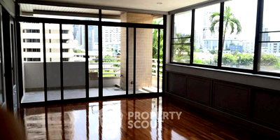 Condos for rent : 3-BR Condo at Ruamsuk Condominium near BTS Thong Lor (ID 2906903)