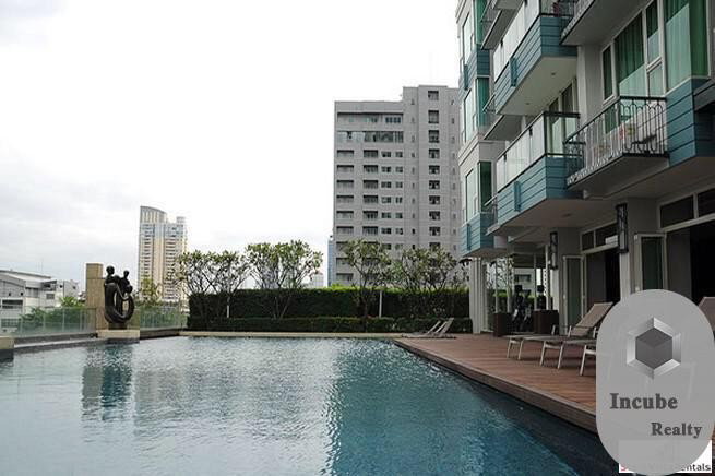 picture A030934 Ivy Thonglor - 3/8