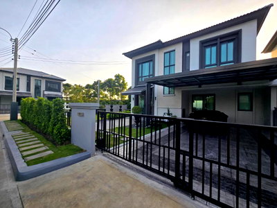 เช่าบ้านเดี่ยว เมกะ บางนา : [บ้านเดี่ยวสุดหรูแปลงมุม สวนกว้าง ทิศดีที่สุด] ปล่อยเช่า Grande Pleno สุขุมวิท-บางนา ใกล้ Mega Bangna เพียง 600 เมตร ✨ หิ้วกระเป๋าเข้าอยู่ได้เลย!