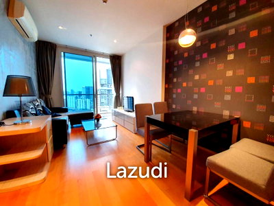 คอนโดให้เช่า : 55 sqm high-floor 1-bedroom condo at Villa Rachatewi, Bangkok