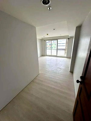 Condos for sale Assumption Commercial College (A.C.C.) : A010113 Resorta Yen - akat