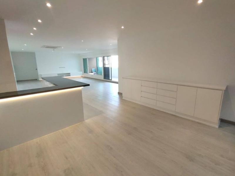 picture A032077 Silom Condominuim - 2/7