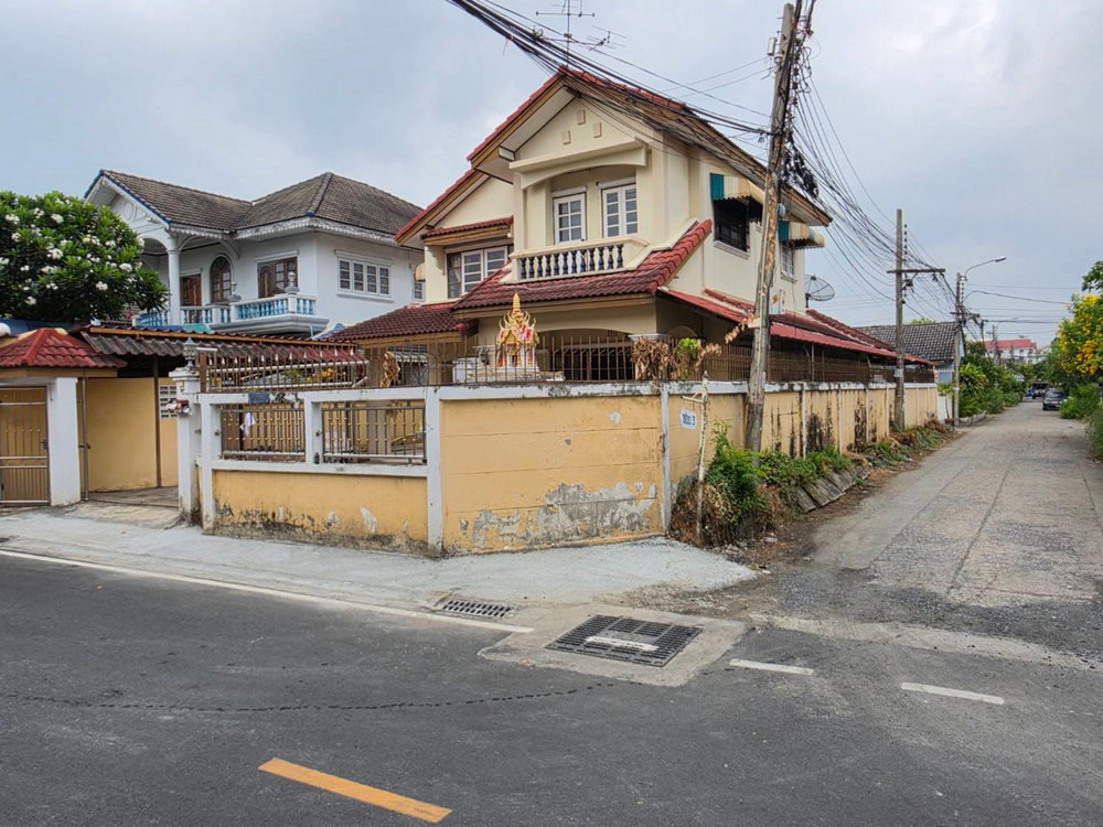 รูป Call : 088-959-9742 หมู่บ้านราชพฤกษ์ ซอยวัดกู้ ขายบ้าน 2 หลัง บนเนื้อที่ 106 ตารางวา 6 ห้องนอน 4 ห้องน้ำ จอดรถ 3 คัน - รูปที่ 2/11