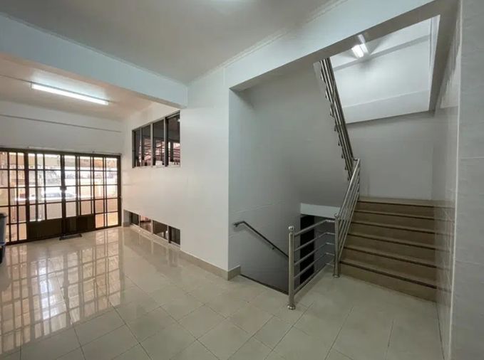 ให้เช่าทาวน์โฮม 7 ห้องนอน 800 ตร.ม. 51 ตร.ว. เขตสาทร