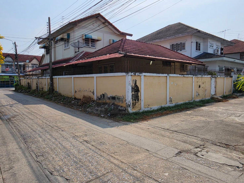 รูป Call : 088-959-9742 หมู่บ้านราชพฤกษ์ ซอยวัดกู้ ขายบ้าน 2 หลัง บนเนื้อที่ 106 ตารางวา 6 ห้องนอน 4 ห้องน้ำ จอดรถ 3 คัน - รูปที่ 3/11