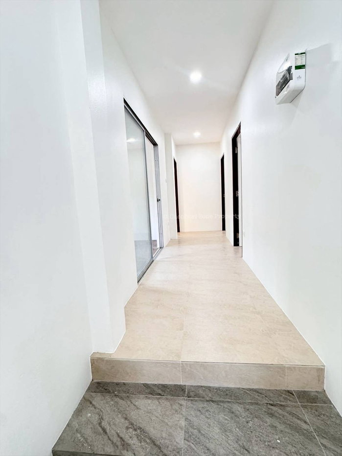 รูป ขายบ้านเดี่ยวหลังใหญ่ หัวมุม รีโนเวทใหม่ เก้ากิโล-เขาน้ำซับ ศรีราชา - รูปที่ 2/19