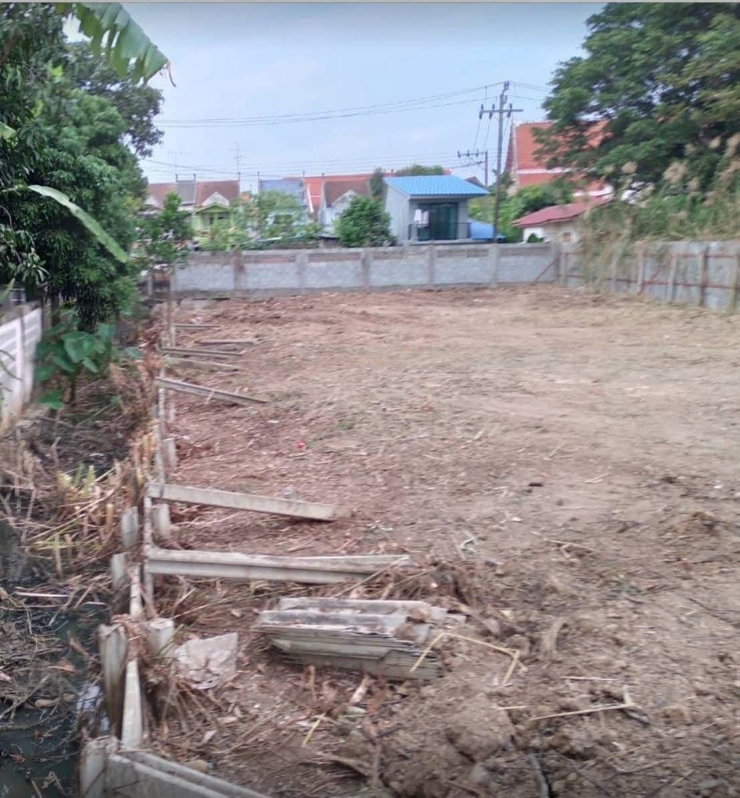 picture A fully vacant plot of land, 217 square wah, located at Phutthamonthon Sai 2 Soi 7. - 1/7