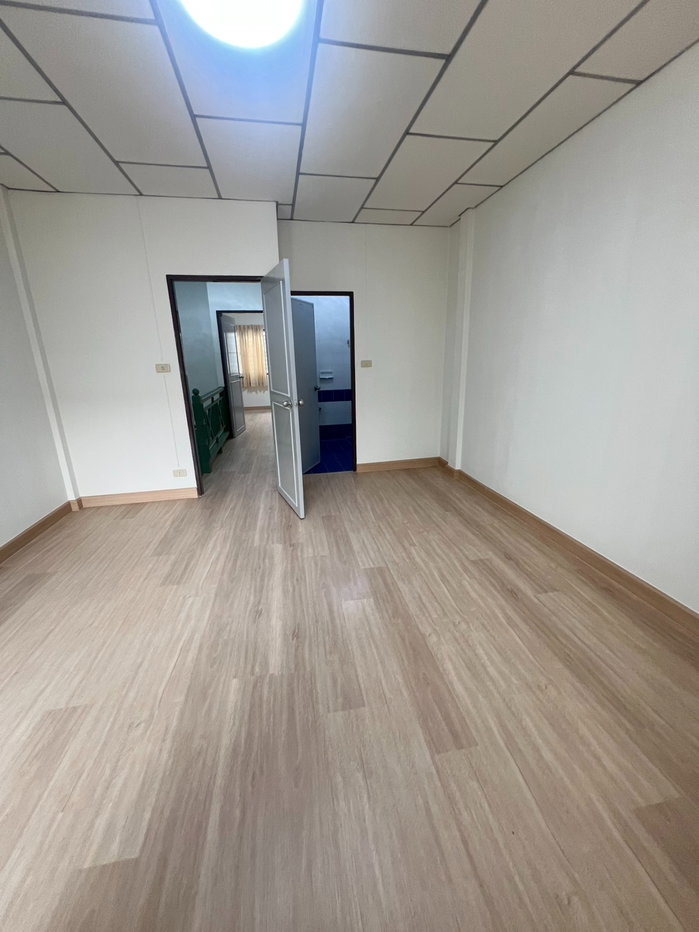 รูป รีโนเวทใหม่เอี่ยมเหมือนมือหนึ่ง! 🏡 ทาวน์เฮาส์ เสนาวิลล่า คู้บอน 27 บ้านสวยน่าอยู่ ทำเลดี ของกินเพียบ เพียง 10,000.- ✨ - รูปที่ 26/32