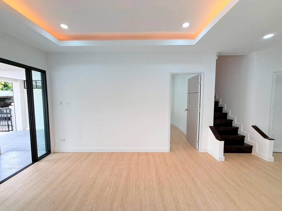 รูป R202 🏠 ขายด่วน บ้านแฝด 2 ชั้น รีโนเวทใหม่ หมู่บ้านรัตนาวลัย ทำเลวิภาวดี–ดอนเมือง เพียง 3.89 M พร้อมฟรีโอน - รูปที่ 8/40