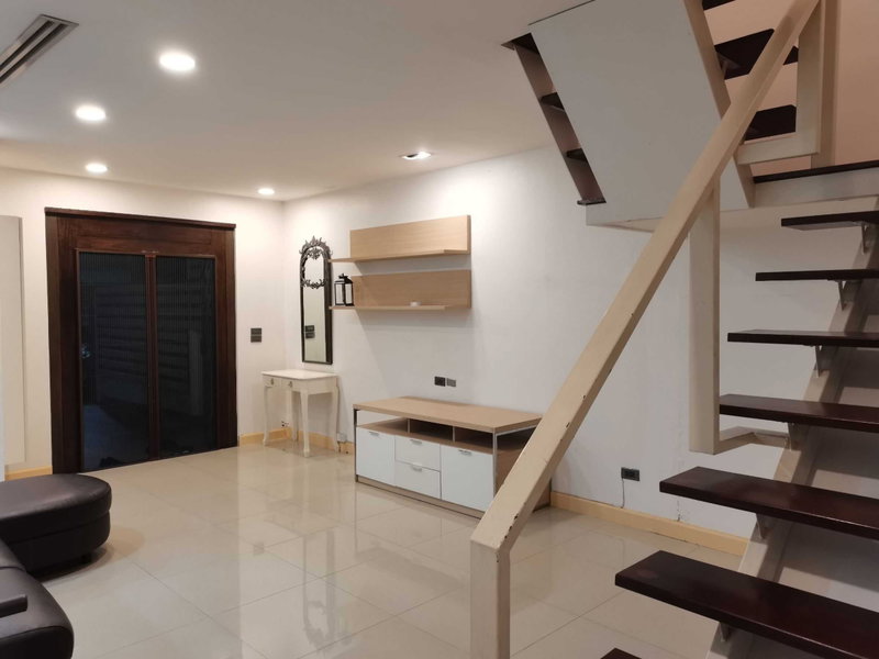 บ้านเดี่ยวให้เช่า : Available for rent! Single house in Yu Chareon Village. 2 Bedroom with 2Bathroom + 3 active parking lots. Ready to move in.