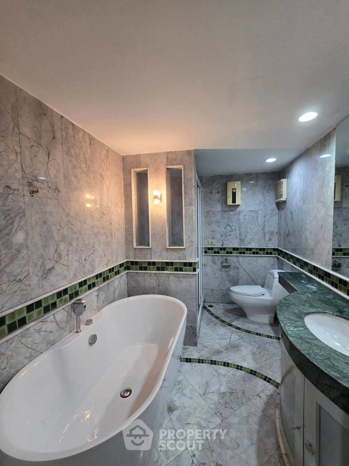 picture 2-BR Condo at Sithakarn Condominium near BTS Phloen Chit (ID 2906778) - 14/17